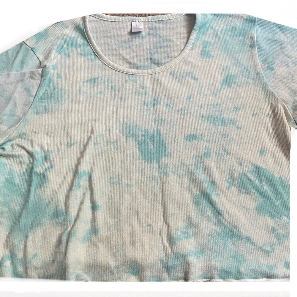 A tie dye crop top and not as big at it seems but it’s very cute and worn once
